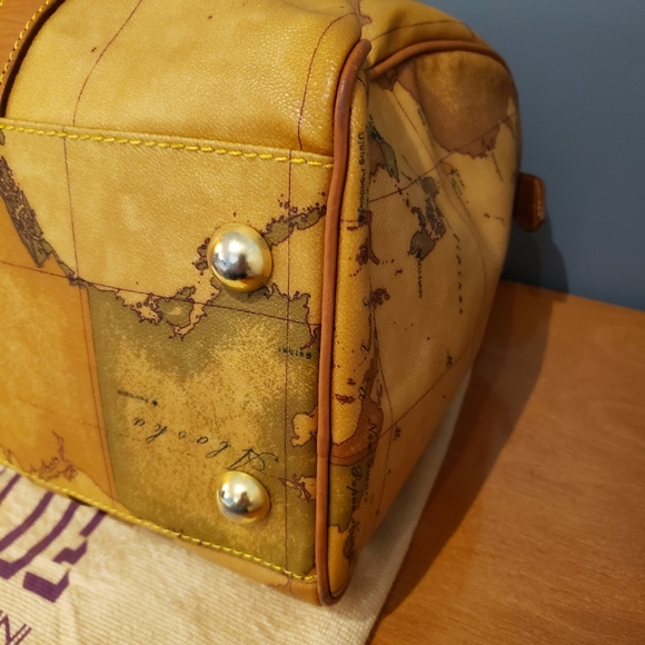 40cm Alviero Boston Bag - Picture 13 of 16